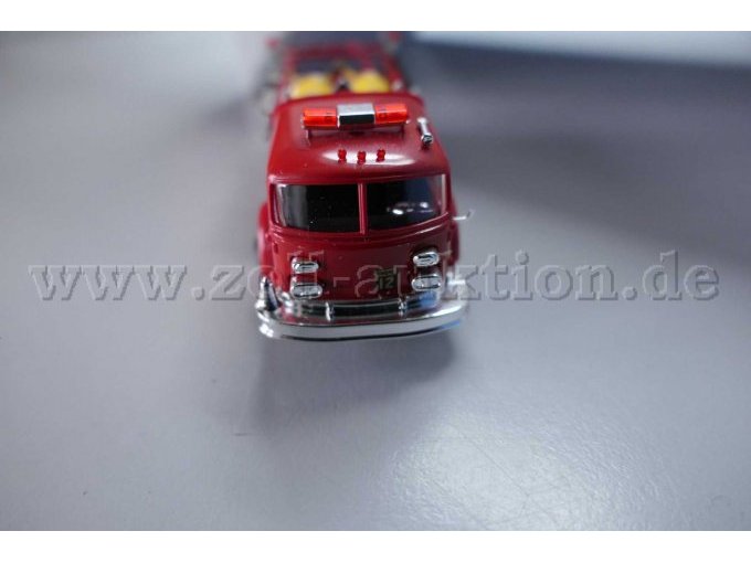 Busch Feuerwehr Pumpenwagen La France Ansicht von vorne