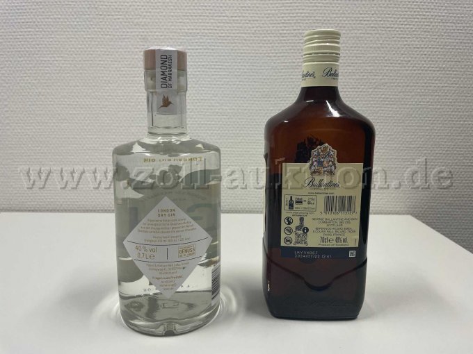 Gin und Ballantines von hinten