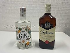 Gin und Ballantines von vorne