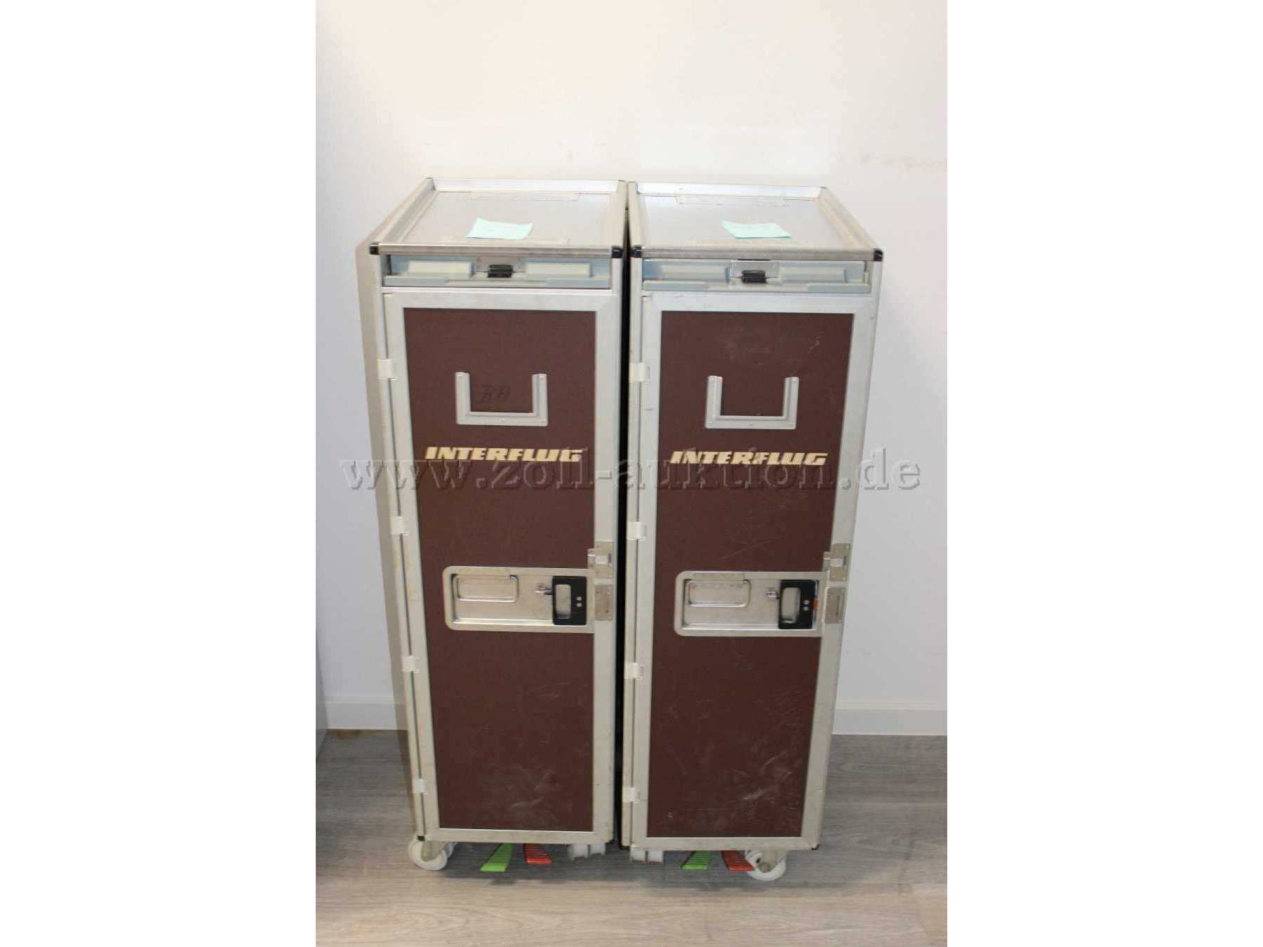 2 Flugzeugtrolleys