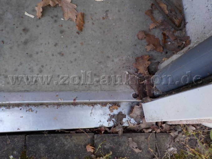 Detailbild Fuge, in die die Garagen eingelassen wurde