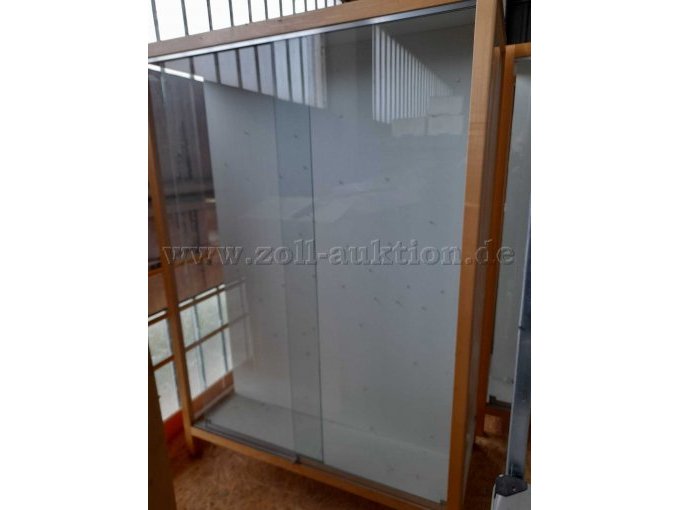 Glasvitrine mit 2 Glasscheiben zum Schieben jeweils auf jeder Seite Glasvitrine mit 2 Glasscheiben zum Schieben jeweils auf jeder Seite