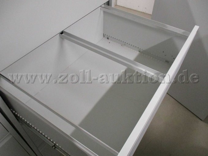 Schrank geöffnet