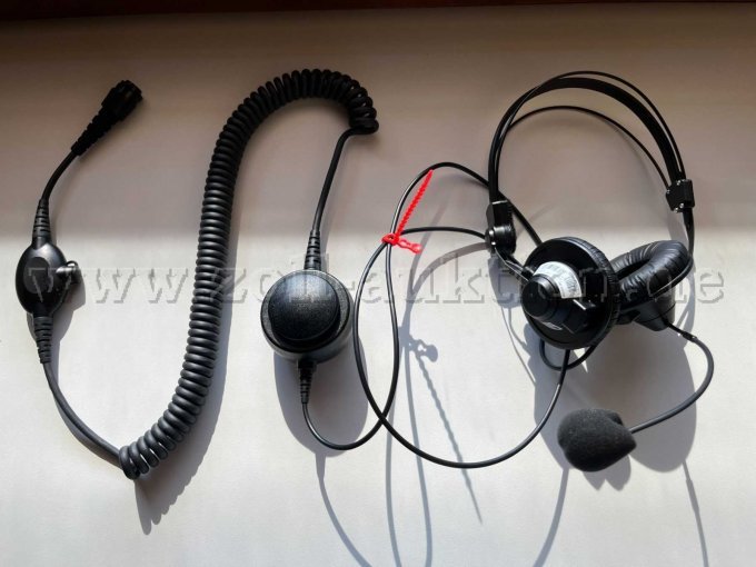 Headset mit Schwanenhalsmikrofon und PTT-Taste