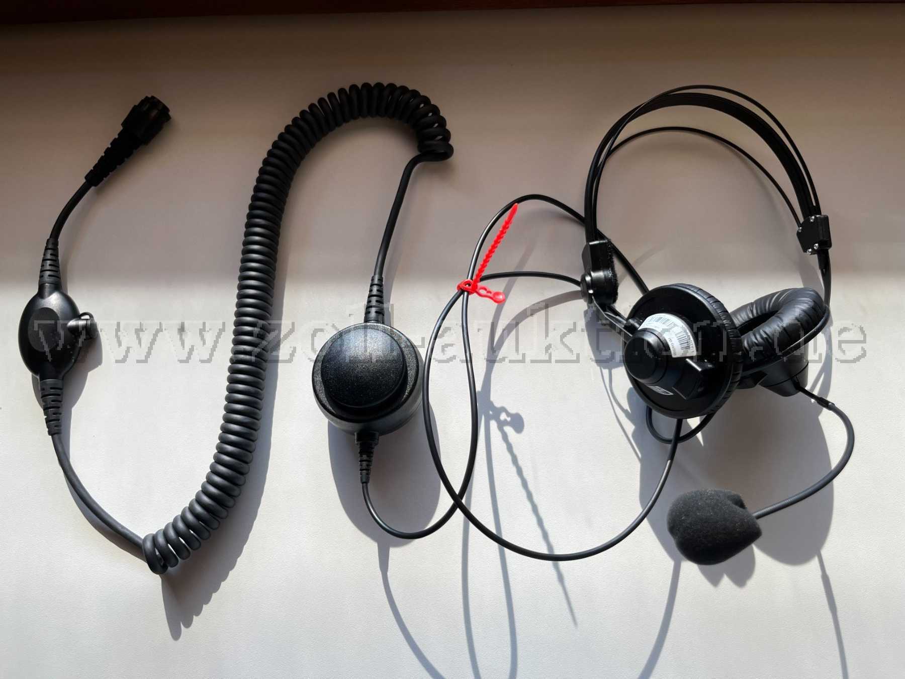 Headset mit Schwanenhalsmikrofon und PTT-Taste