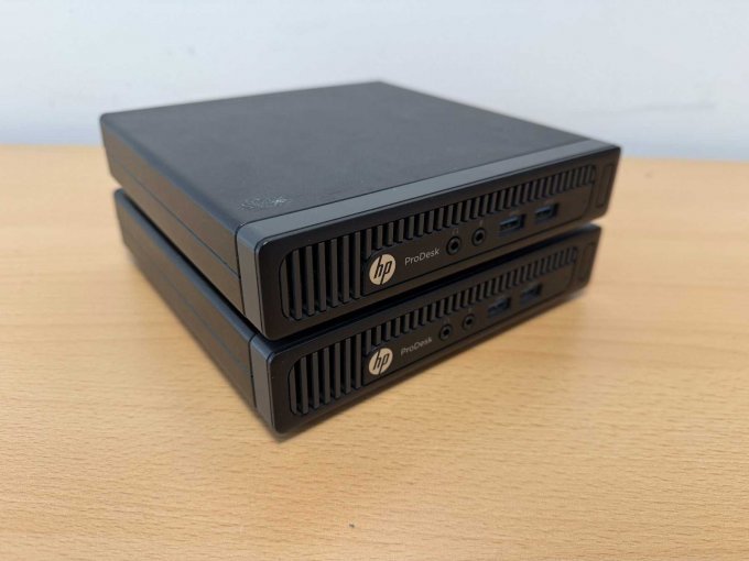 2x HP ProDesk 400 G1 GM Desktop-Mini PC
Ansicht von vorne