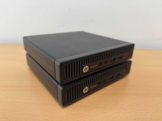 2x HP ProDesk 400 G1 GM Desktop-Mini PC 
Ansicht von vorne