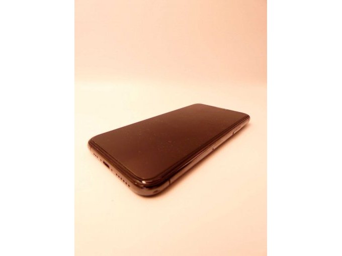 IPhone 11 Pro_ Ansicht untere Seite/ rechte untere Ecke/ rechte Seite