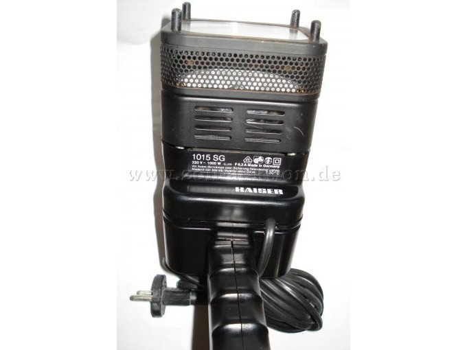 Lampe von Unten und leichter Rost am der Lampenleuchte.
