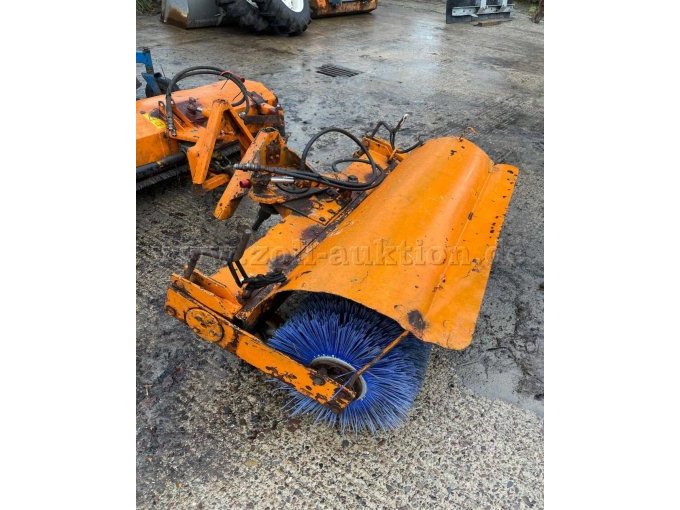 2 Kehrbesen / Kehrmaschine Iseki KL-150 und Heros SM 12.5 – foto 3 – kavel bij Zoll-Auktion, Apen