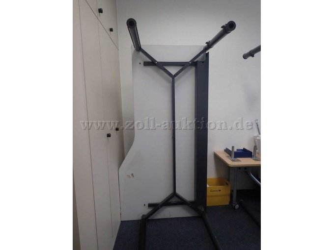 Tisch mit Rechtsausleger,
200 x 100/80 cm