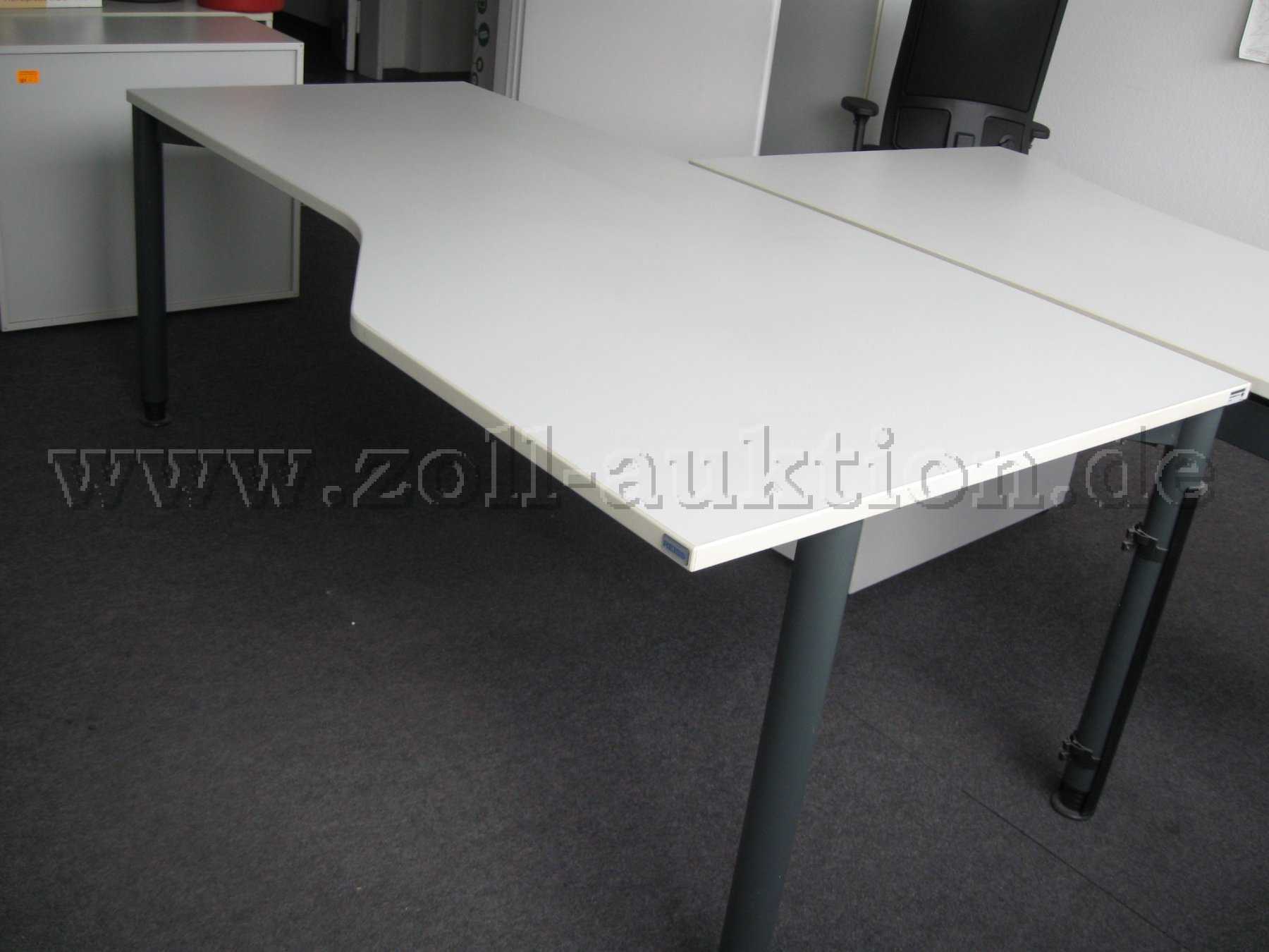 Tische mit Rechtsausleger