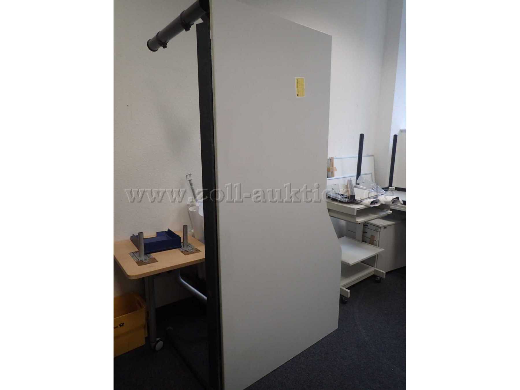 Tisch mit Rechtsausleger,
200 x 100/80 cm
(Beispielfoto)