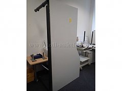 Tisch mit Rechtsausleger,
200 x 100/80 cm