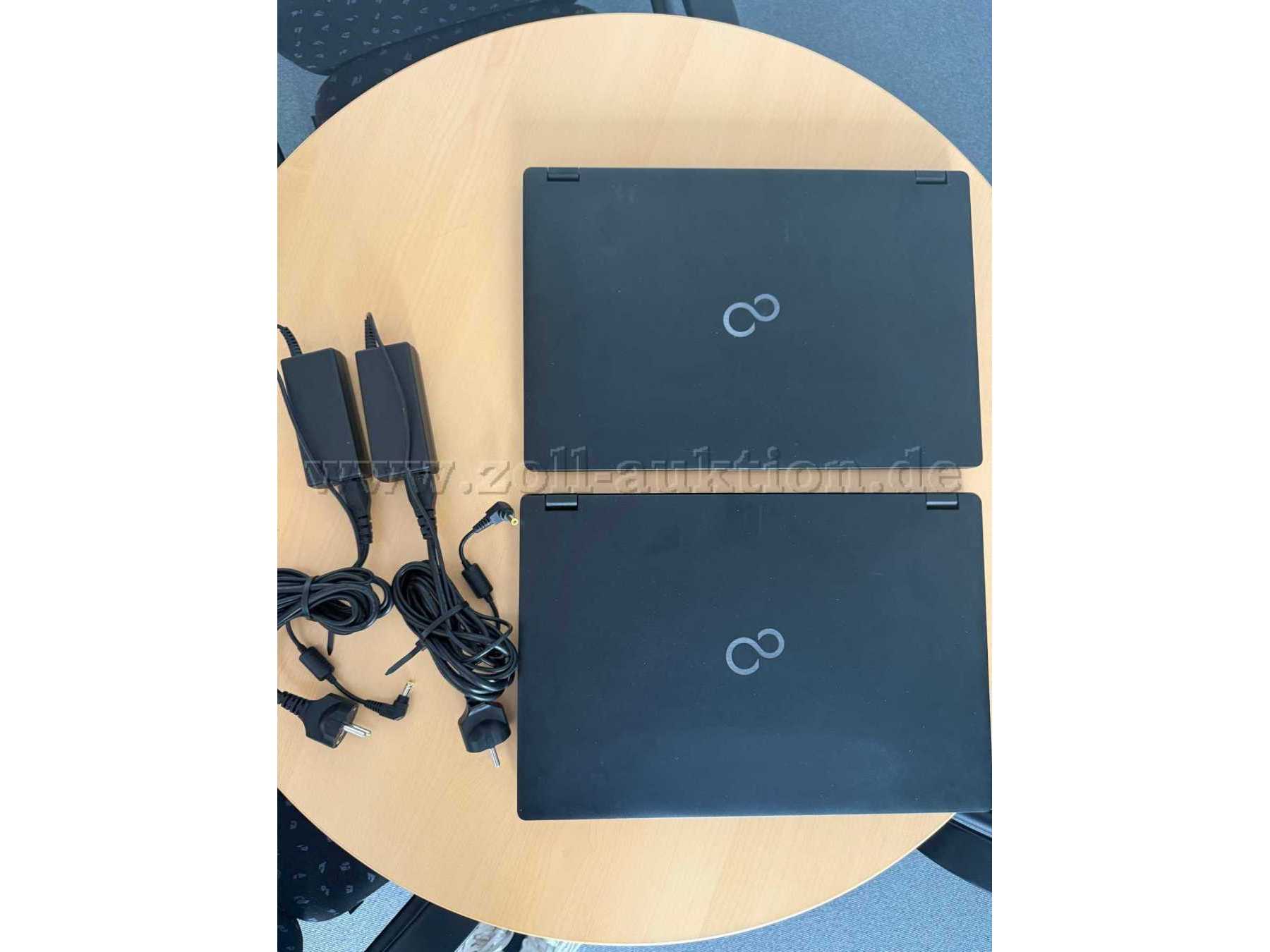2 Laptops Fujitsu inkl. Netzteile