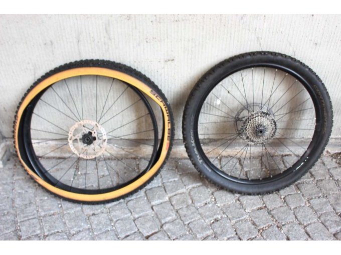 Ansicht beide Laufräder Ansicht beide Laufräder