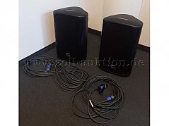 Boxen mit Kabeln von Vorne