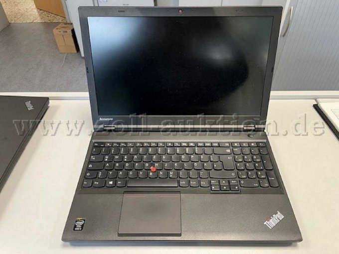 Ansicht des geöffneten Notebook, Blick auf Bildschirm und Tastatur