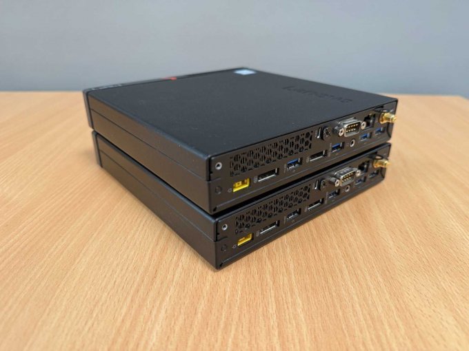 2x Lenovo ThinkCentre M700 Desktop-Mini PC 
Rückansicht