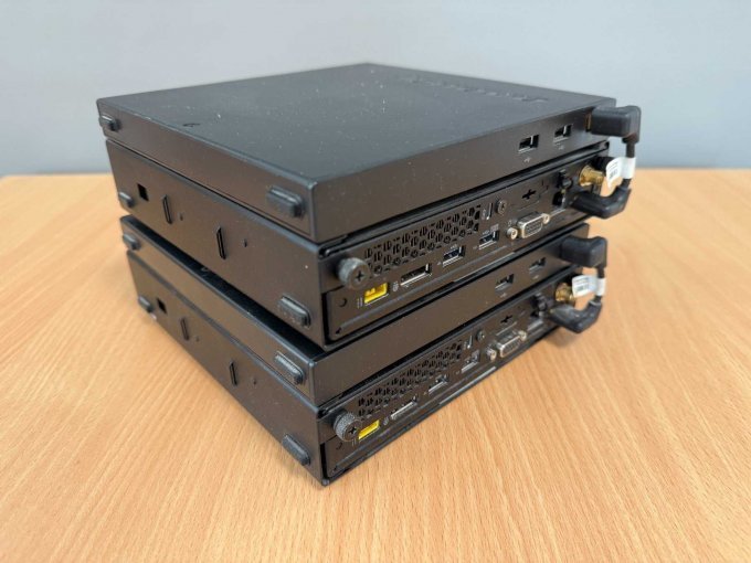 2x Lenovo ThinkCentre M93 10A4 – Tiny Desktop
Rückansicht