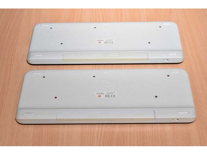 Logitech K400r Touch Wireless Tastatur schwarz 
Ansicht von hinten