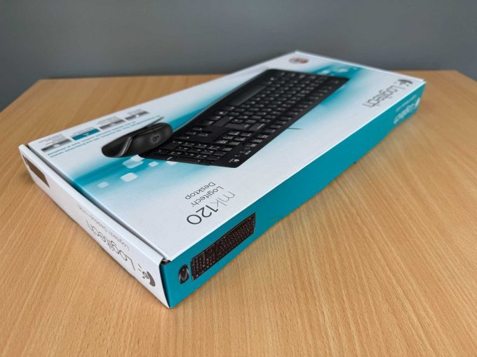 Logitech MK120 – Tastatur und Maus Set -OVP-
Ansicht von oben