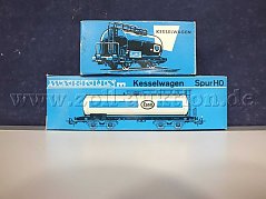 Gesamtansicht der Auktion der Mineralöl-Kesselwagen in OVP mit deutlichen Beschädigungen