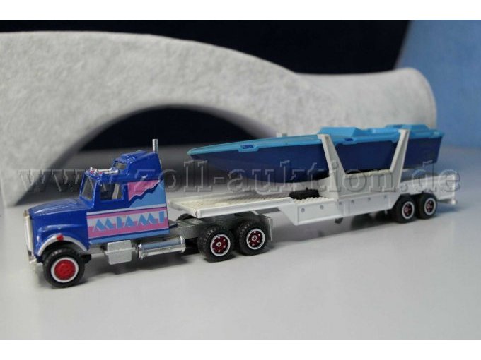 Majorette Sattelzug Miami mit Boot Ansicht von der Seite