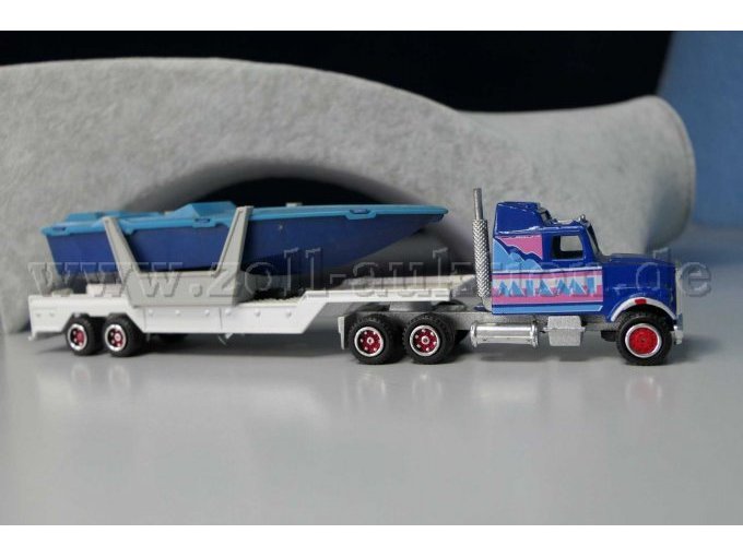 Majorette Sattelzug Miami mit Boot Ansicht von der Seite