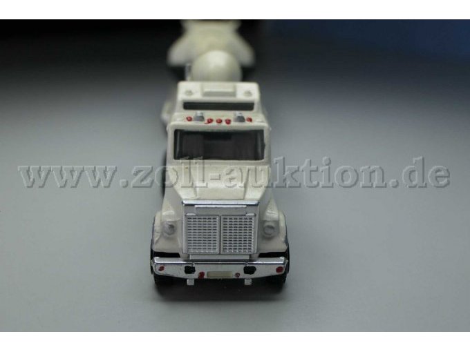 Majorette Sattelzug Nr. 610 NASA Raketen Transporter Ansicht von vorne