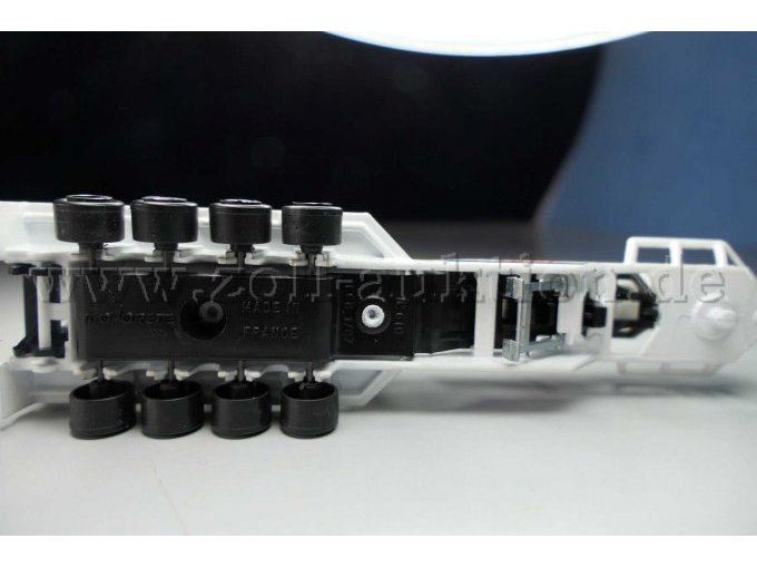 Majorette Sattelzug Nr. 610 NASA Raketen Transporter Ansicht von unten zerlegt