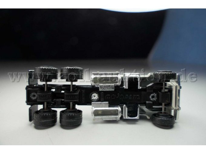 Majorette Sattelzug Nr. 610 NASA Raketen Transporter Ansicht von unten zerlegt