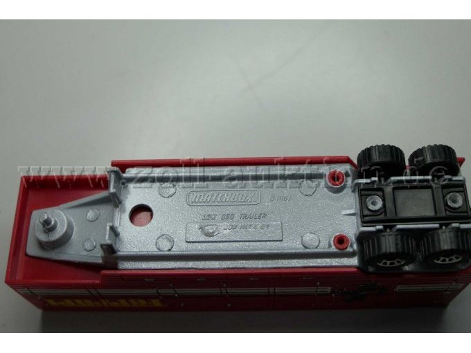 Matchbox Sattelzug Ferrari Ansicht von unten