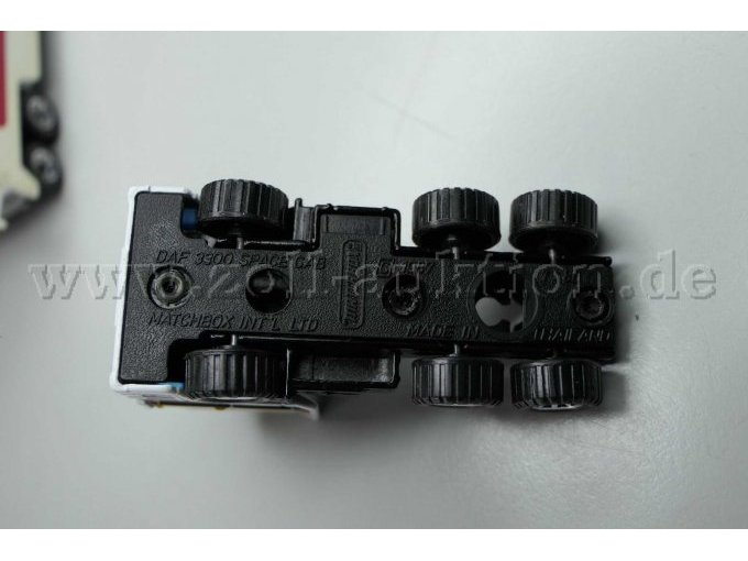 Matchbox Sattelzug Porsche Ansicht von unten