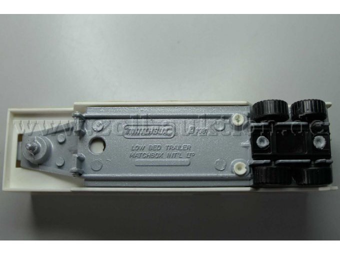 Matchbox Sattelzug Porsche Ansicht von unten
