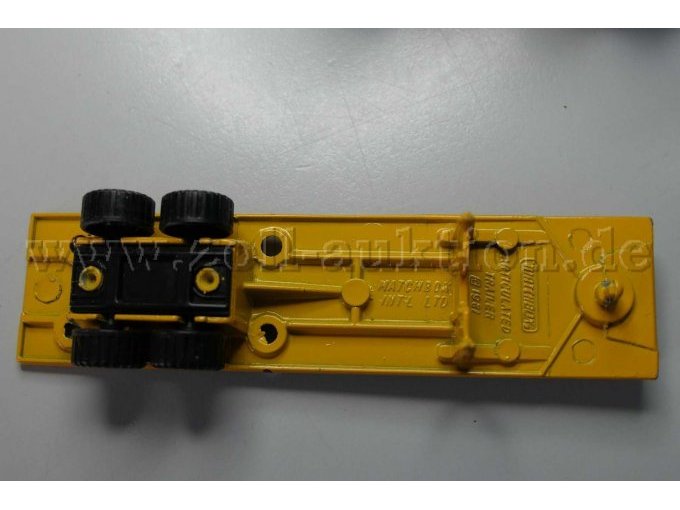 Matchbox Sattelzug mit zwei Containern VARTA Batteries Ansicht von unten