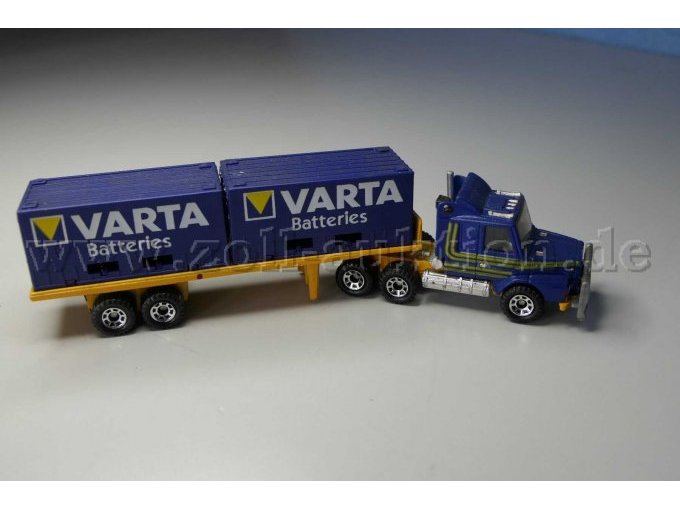 Matchbox Sattelzug mit zwei Containern VARTA Batteries Ansicht von der Seite