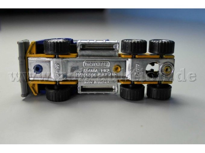 Matchbox Sattelzug mit zwei Containern VARTA Batteries Ansicht von unten