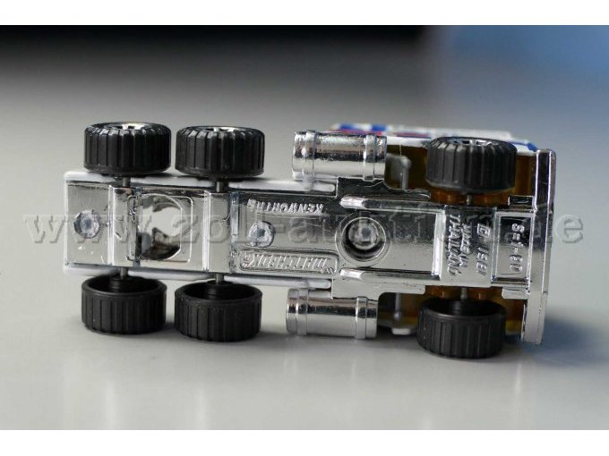 Matchbox Sattelzug NASA Rocket Transporter Ansicht von unten