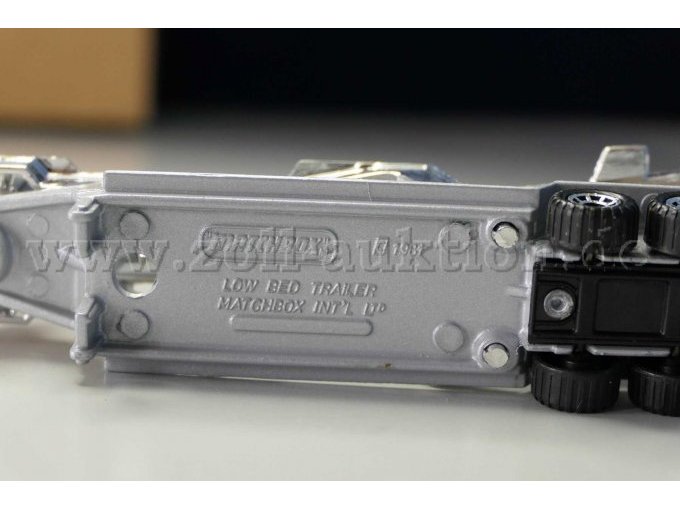 Matchbox Sattelzug NASA Rocket Transporter Ansicht von unten