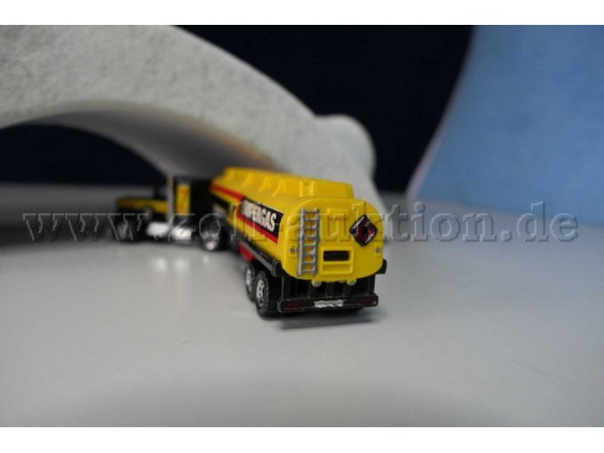 Matchbox Sattelzug Benzintransporter Supergas Ansicht von hinten