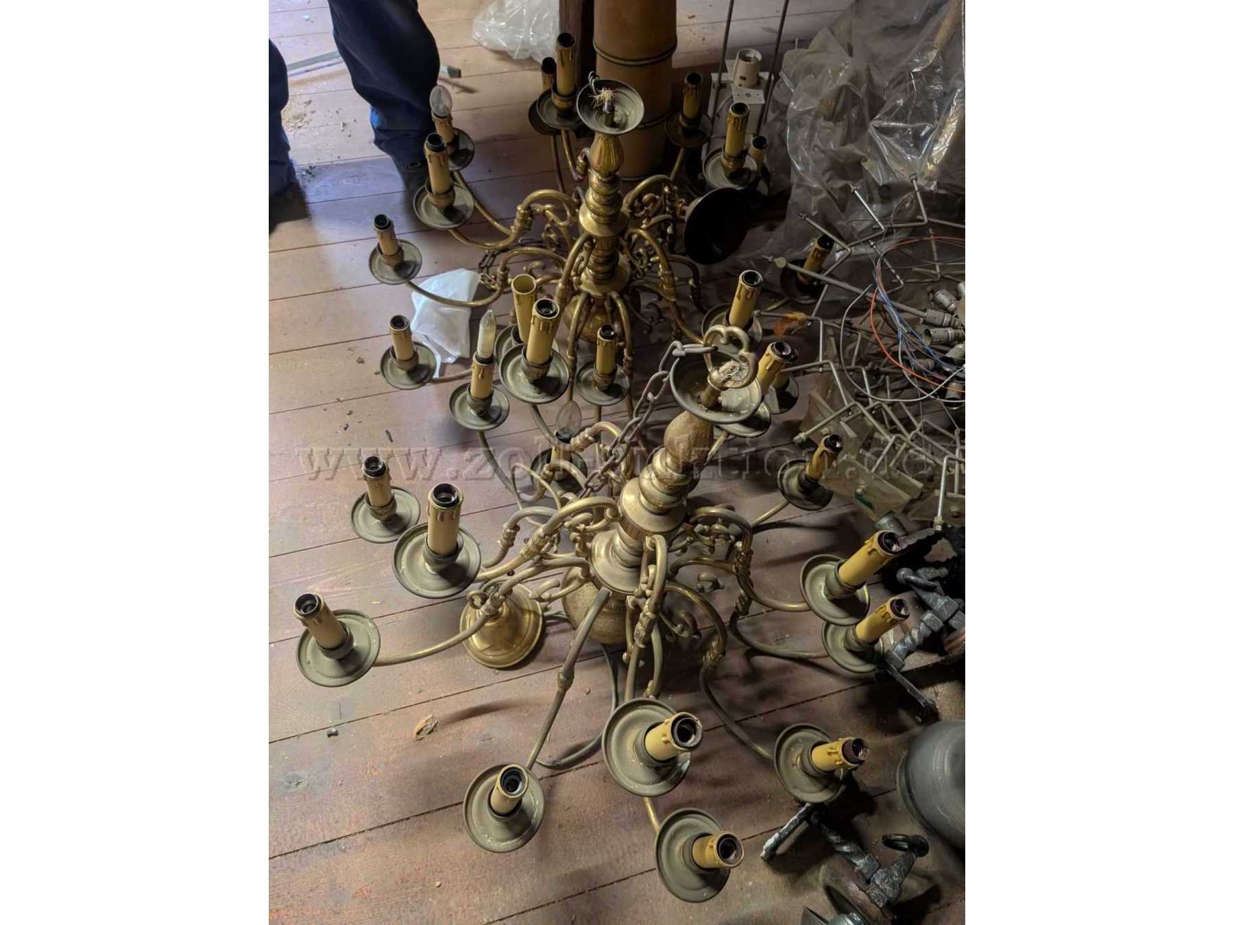 Gesamtansicht beide Kronleuchter