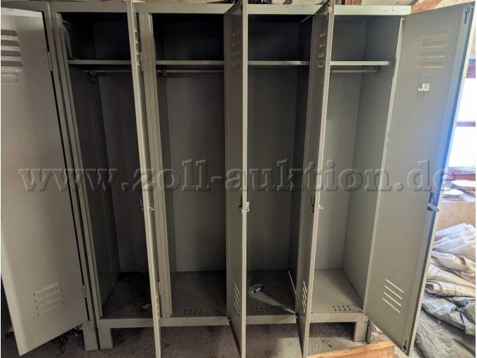 Gesamtansicht Spinde offen