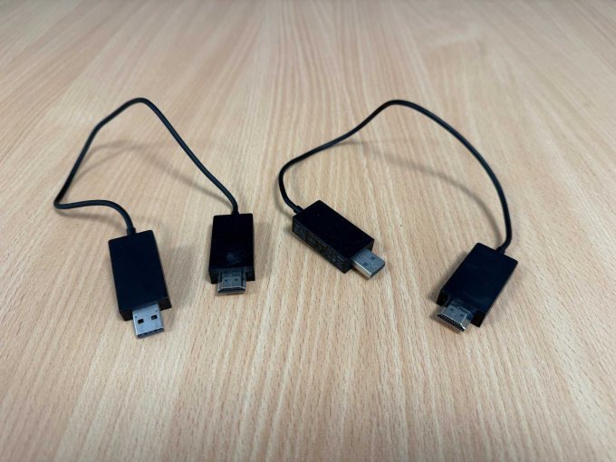 Microsoft Wireless Display Adapter – MIRACAST – Modell 1733 
Ansicht von unten