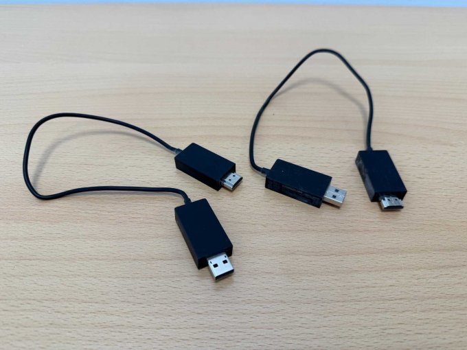 2x Microsoft Wireless Display Adapter – MIRACAST – Modell 1733
Ansicht von oben