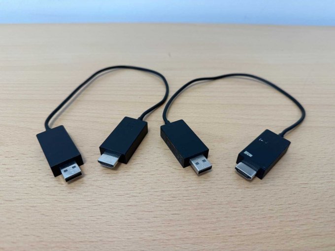 2x Microsoft Wireless Display Adapter – MIRACAST – Modell 1733 
Rückansicht