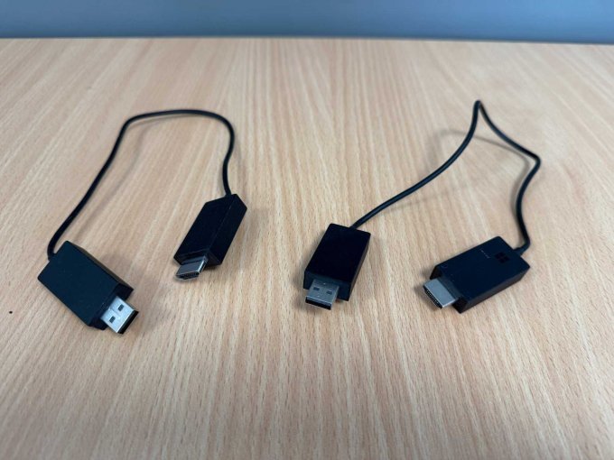 Microsoft Wireless Display Adapter – MIRACAST – Modell 1733 
Rückseite