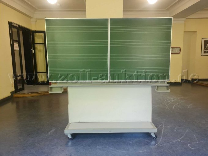 Tafel 1 zugeklappt