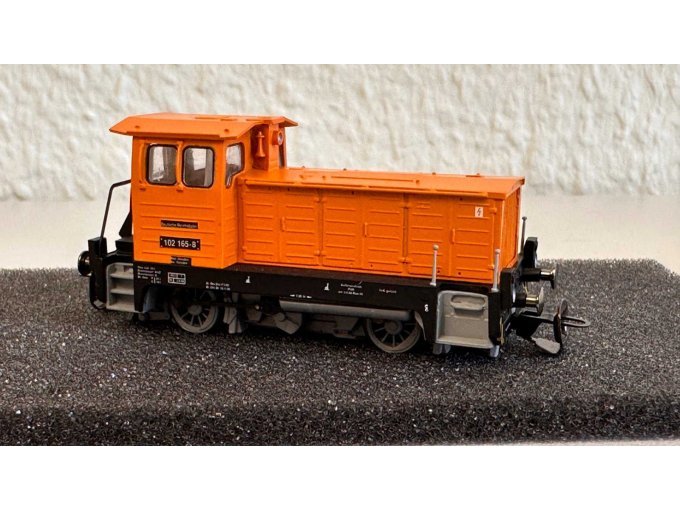 Diesellokomotive BR102 Gesamtansicht seitlich