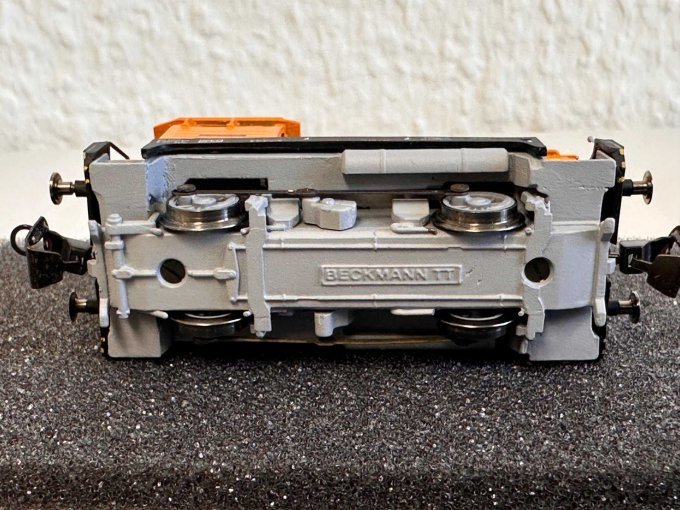 Diesellokomotive BR102 Gesamtansicht Unterseite